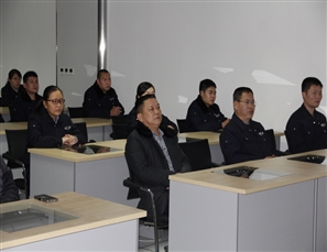 信息中心组织党员干部观看警示教育片
