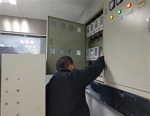 市节能办对市城市管理信息中心机房计量器具配备情况进行现场检查