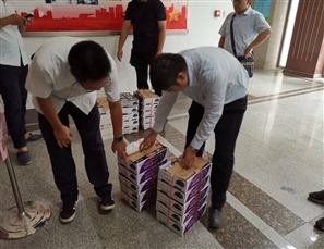 信息中心积极帮助白文村贫困户解决农副产品销路问题