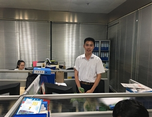 市城管执法局组织人员到信息中心开展创城宣传检查工作
